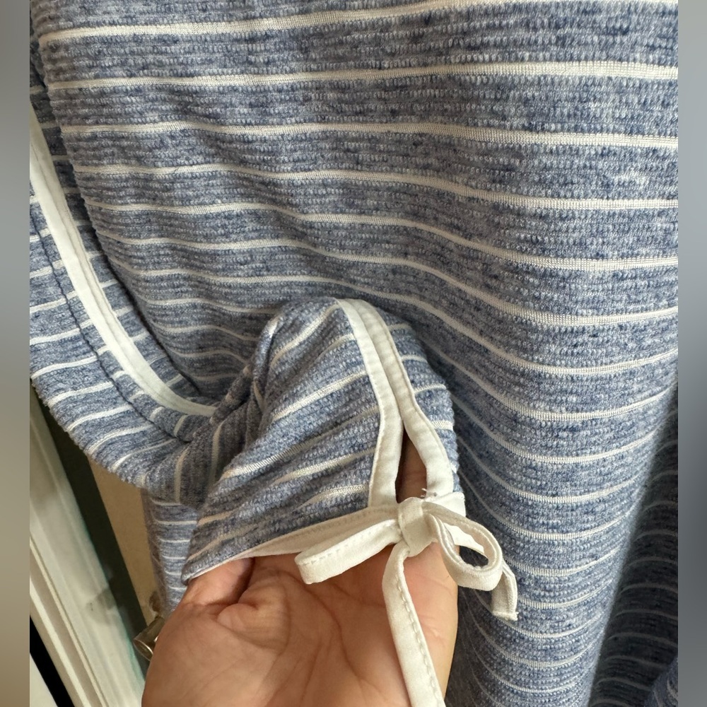Ivanka Trump long sleeve top. Medium - Picture 5 of 5